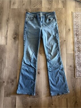 EUC American Eagle Low Rise Kick Bootcut Jean Size 10 LONG
